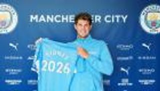 نحو الموسم العاشر.. مانشستر سيتي يجدد عقد ستونز