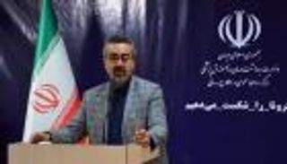 إيران تنحني أمام اللقاح الأمريكي.. هل أصابها نجاد؟