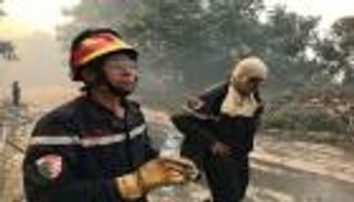 حرائق الجزائر.. النيران مستعرة بـ69 حريقا في 17 ولاية