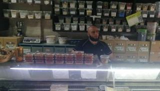 أحد محلات العطارة في بيروت