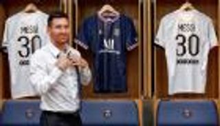 بعد نصف ساعة من ضمه.. ميسي يصنع أول أزمة في باريس سان جيرمان