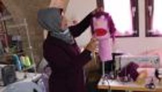 بألعاب الدمى.. فلسطينيات يكسرن قيود البطالة في غزة