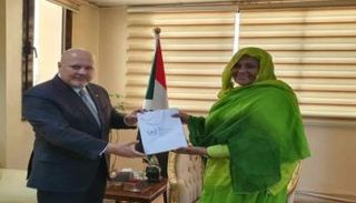 وزيرة خارجية السودان والمدعي العام للجنائية الدولية