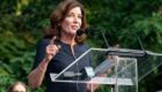 حاكمة نيويورك.. وريثة المقالين في "فضائح" أمام مهام ثقيلة