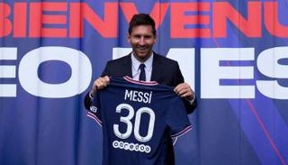ليونيل ميسي بقميص باريس سان جيرمان