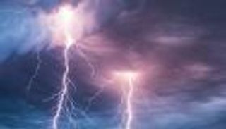 مصرع وإصابة 15 سيدة.. صاعقة رعدية تحول عرس إلى مأتم في اليمن