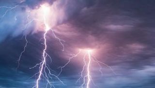 صاعقة في السماء - أرشيفية