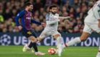 لخلافة رونالدو.. محمد صلاح ينافس ميسي على جائزة ذهبية