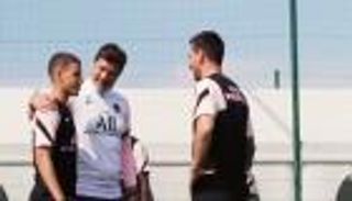 فيديو.. ميسي يحظى باستقبال تونسي في باريس سان جيرمان