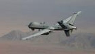 قاذفة صواريخ أمريكية تقترب من الأجواء الإيرانية