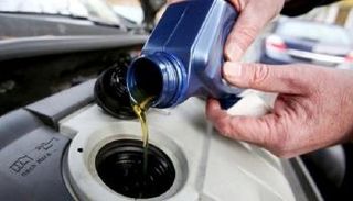زيت المحرك ضروري لمنع احتكاك الأجزاء الداخلية والتبريد