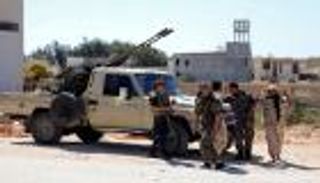 سطوة المليشيات.. مجلس بلدي بغرب ليبيا يعلق أعماله