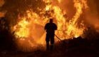 طائرة مساعدات إماراتية ثانية لإغاثة المتأثرين من حرائق اليونان