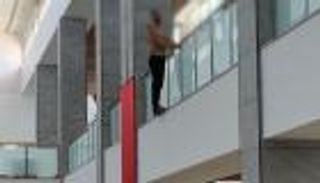 مقر حزب أردوغان شاهد عيان على محاولة انتحار عاطل تركي