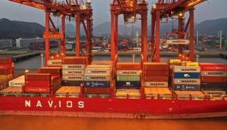 ميناء "نينغبو تشوشان" في جنوب شنغهاي بالصين - رويترز