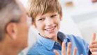 كيفية التعامل مع سن المراهقة للأولاد.. 6 أسس