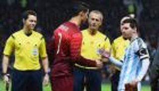 تميمة رونالدو Vs ميسي.. من يسرق حلم الآخر؟