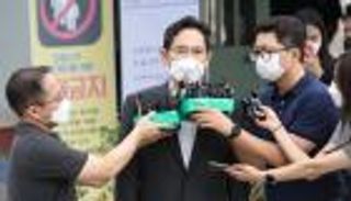 وريث سامسونج "على الأسفلت".. إفراج مبكر عن صاحب خُمس الاقتصاد الكوري