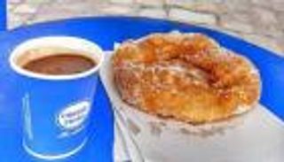 "البمبلوني".. أشهر الحلويات بمدينة سيدي بوسعيد التونسية