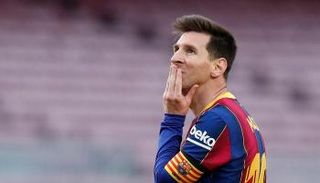 ليونيل ميسي قائد برشلونة السابق