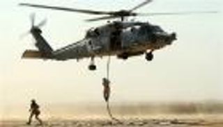 قوة أمريكية تنفذ إنزالا جويا بـ"دير الزور" وتعتقل أحد السوريين