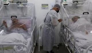 مصابون بكورونا يتلقون العلاج في أحد المستشفيات- أرشيفية