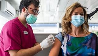 لقاح موديرنا يواجه 6 أنواع من سلالات كورونا 