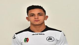 أيوب العافي لاعب سبيزيا الإيطالي