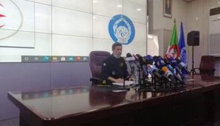 مدير الشرطة القضائية الجزائرية خلال المؤتمر الصحفي