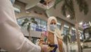 السعودية تعلن وصول طلائع المعتمرين القادمين من الخارج