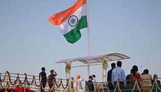 رفع العلم بالهند احتفالا بعيد الاستقلال- الفرنسية