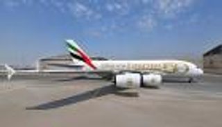  احتفالاً باليوبيل الذهبي.. شعار الخمسين يزين "طيران الإمارات"