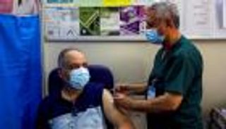 كورونا حول العالم.. العراق يستعد لشراء 18 مليون جرعة لقاح جديدة