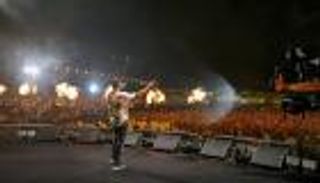 "قنابل غاز وشغب في حفل عمرو دياب بالساحل".. الداخلية المصرية تُعقب