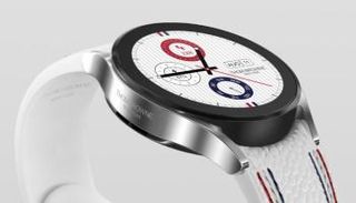 سامسونج تعاونت مع مصمم الأزياء الأمريكي توم براون لتصميم موديلات خاصة أنيقة