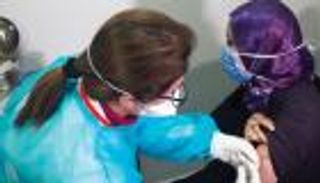 إقبال الشباب على تطعيم كورونا يسرع عملية التلقيح بالمغرب