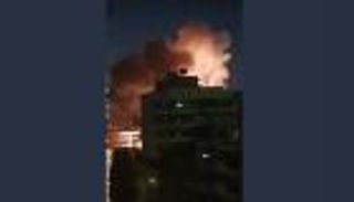 بالفيديو.. حريق هائل يضرب محطة كهرباء في بيروت