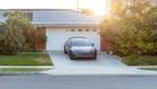 مفاجأة.. نفاد نسخ طراز تسلا موديل 3 لعام 2021