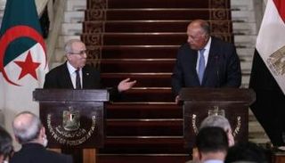 لقاء سابق بين وزيري الخارجية المصري والجزائري في القاهرة