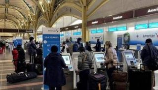  مسافرون بأحد المطارات الأمريكية - أرشيفية 