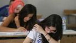 غرائب الثانوية العامة في لبنان.. طالب ينجح بـ٢٨ من ٢٠