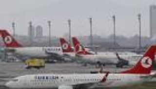 "تدهور المعيشة" يدفع طاقم طائرة تركية لطلب اللجوء لكندا