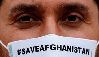 متظاهر أفغاني