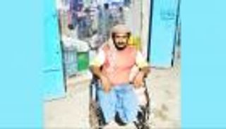 سالم.. بائع فحم يمني حوله لغم حوثي إلى معاق