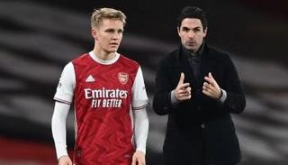 مارتن أوديجارد بقميص أرسنال