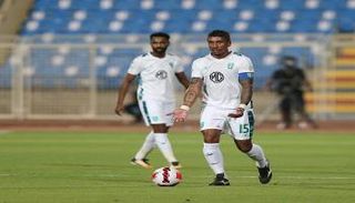 باولينيو لاعب الأهلي السعودي