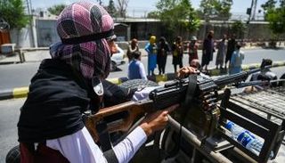 عنصر من طالبان في كابول