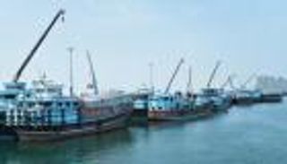 أبطال الجائحة.. أكثر من 5000 سفينة تجارية خشبية تنعش تجارة دبي