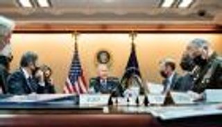 أين هي كامالا هاريس من الأحداث في أفغانستان؟