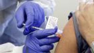 بريطانيا تلاحق كورونا بـ88.6 مليون جرعة لقاح